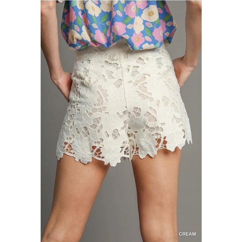 Umgee Cream Floral Lace Scalloped Hem Shorts
