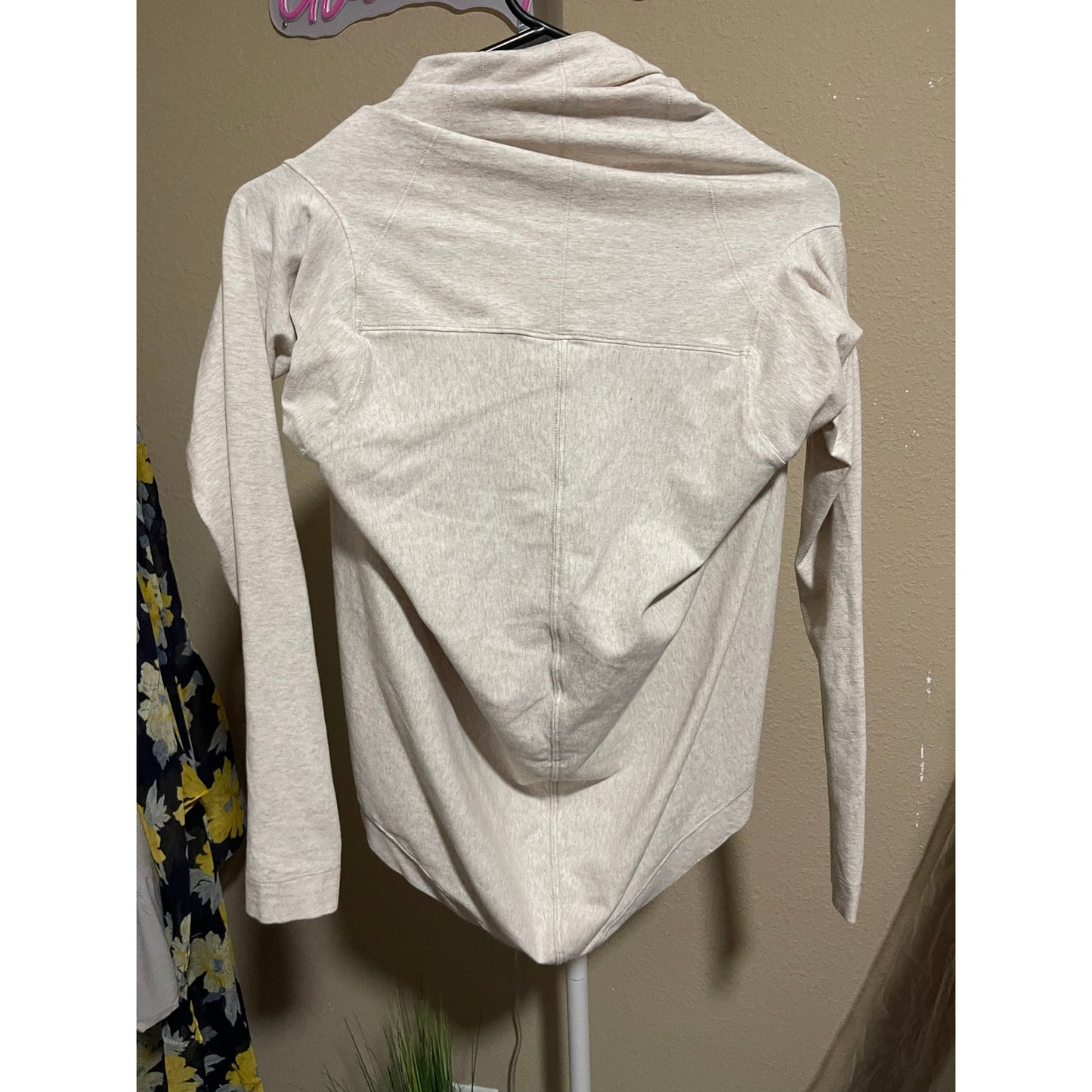 Lululemon Athletica Wrap Top, Womens 4, Beige Cotton Criss-Cross Front Long Sleeve