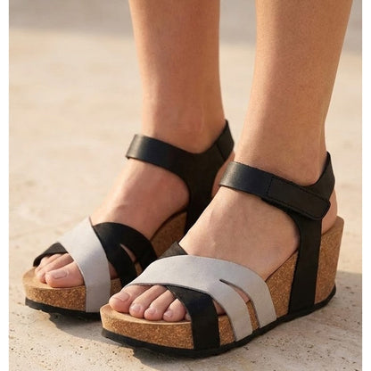 ERIC MICHAEL OLYMPIA WOMEN'S SLINGBACK in Black & White