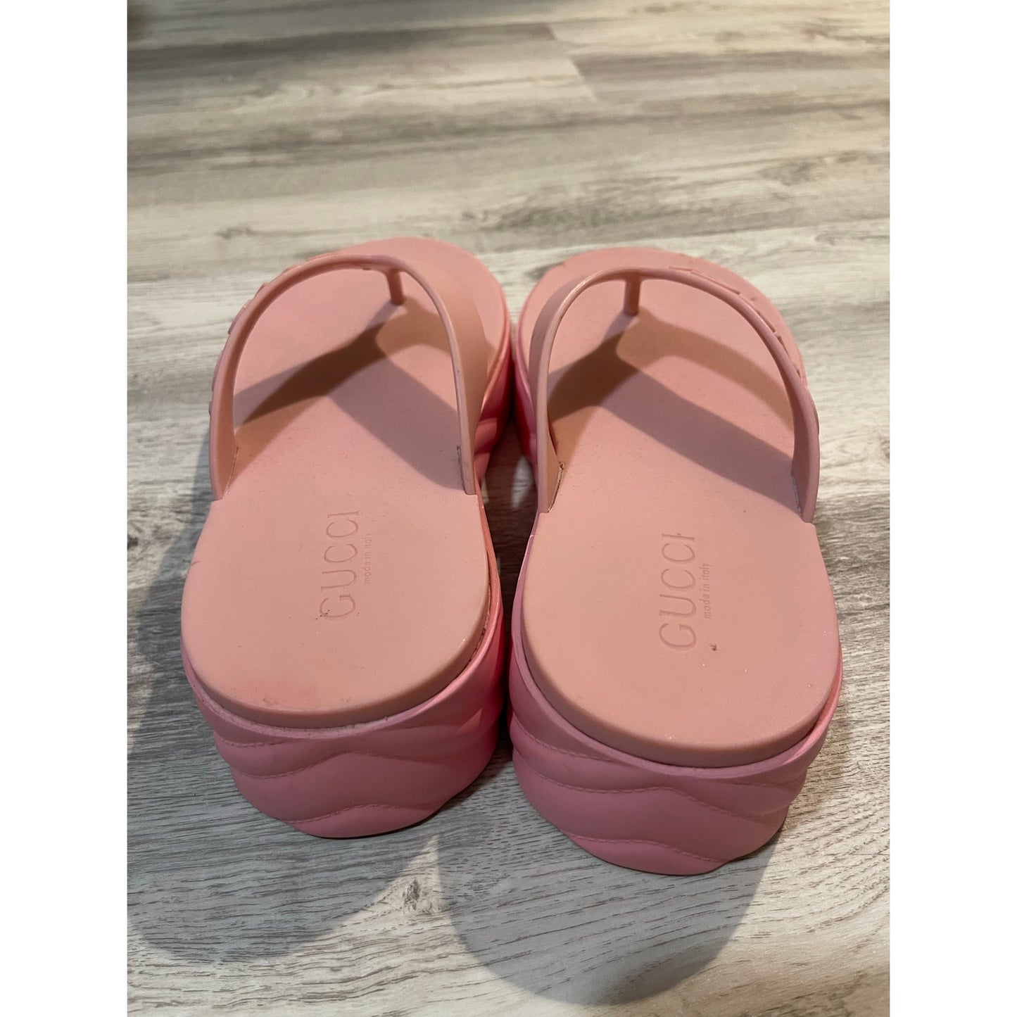 Gucci Wild Rose Rubber Flip Flop