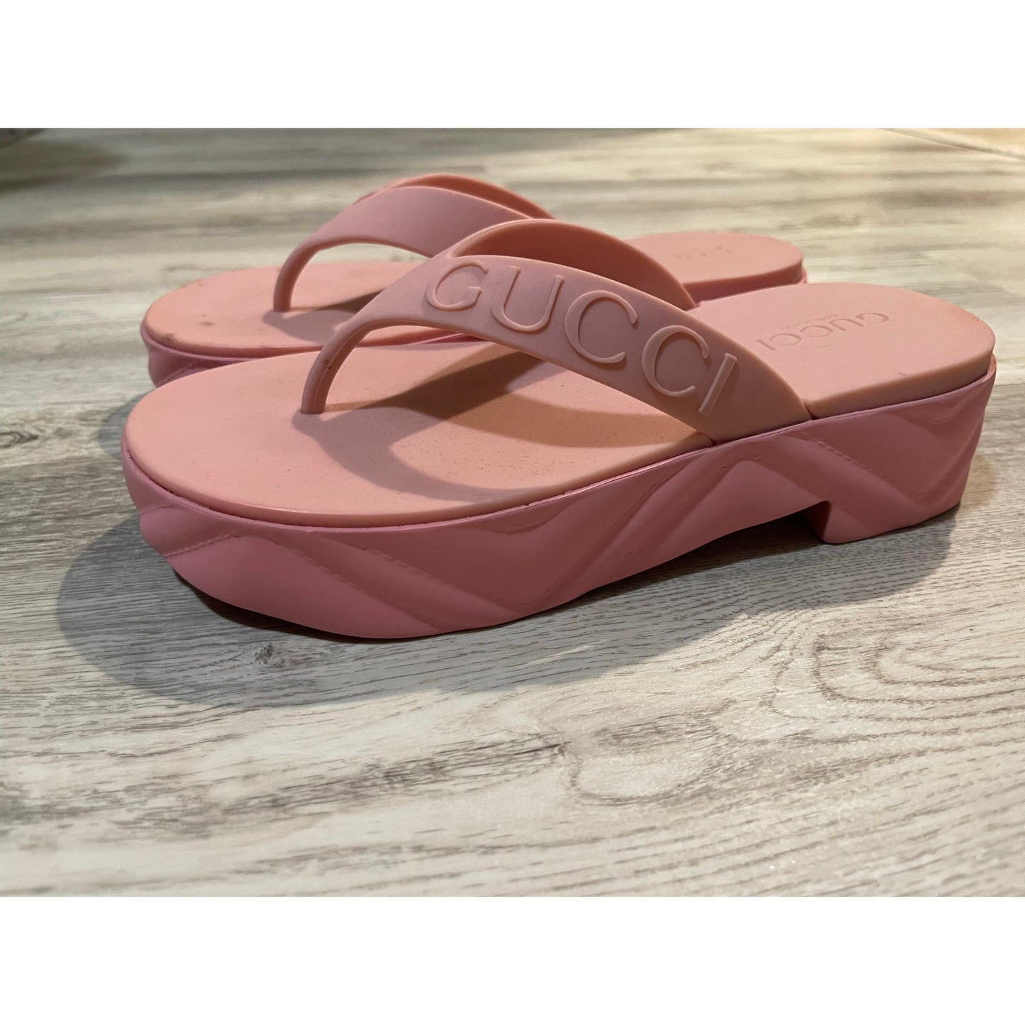 Gucci Wild Rose Rubber Flip Flop