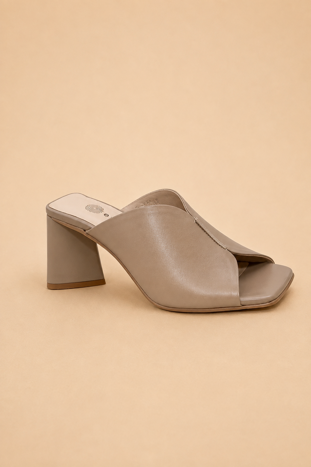 ERIC MICHAEL CROSBY WOMEN'S SANDAL in Taupe