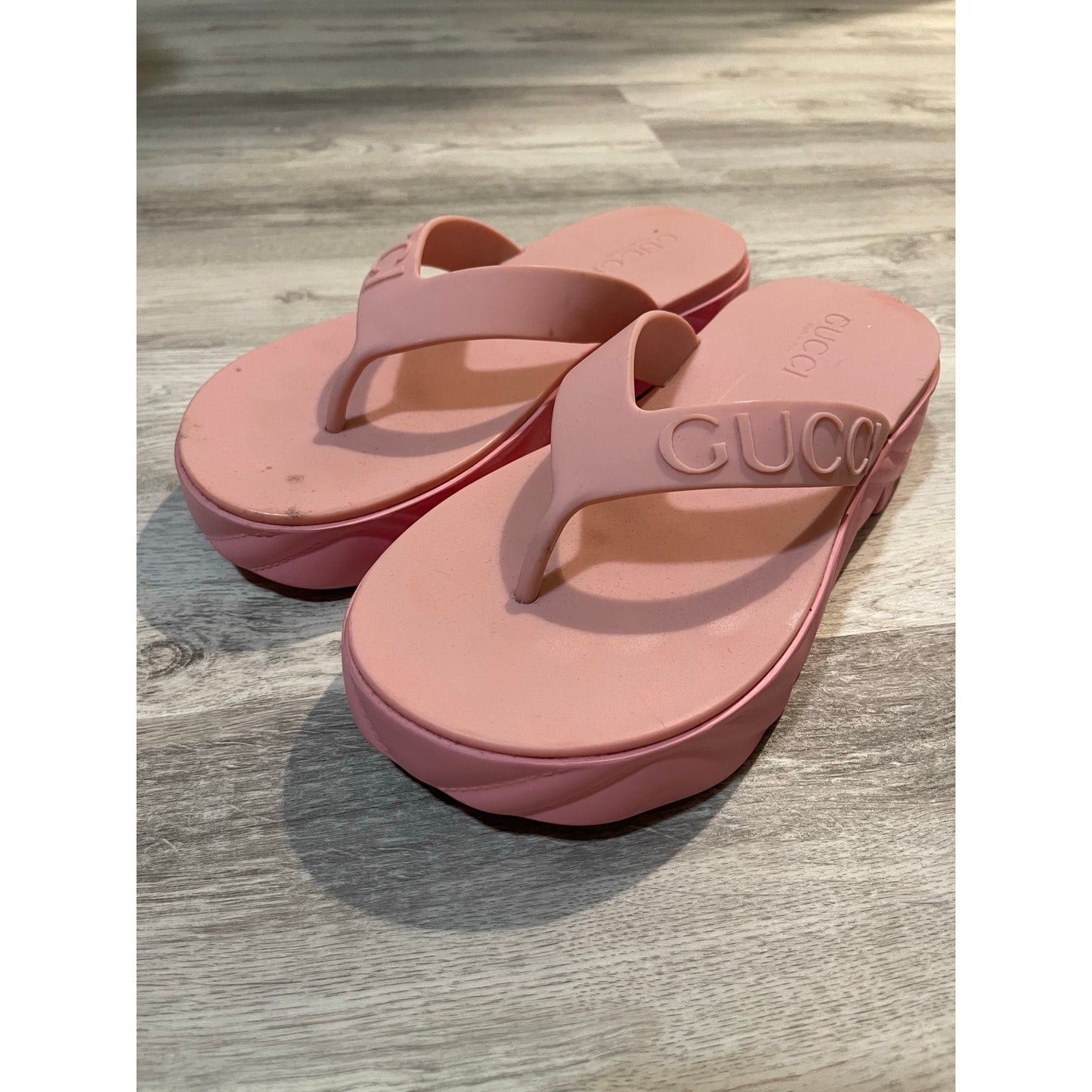 Gucci Wild Rose Rubber Flip Flop