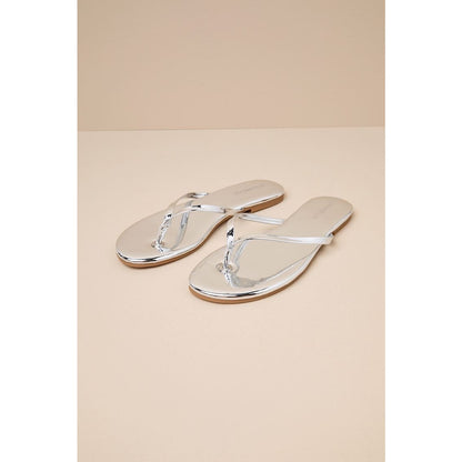 D'Amelio Footwear BeachBae Silver Mirror Patent Flat Thong Sandals