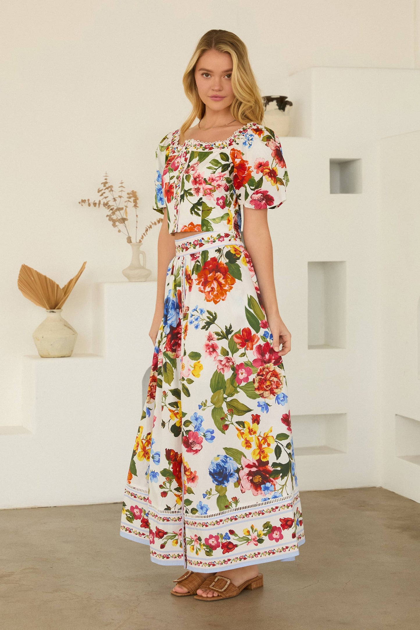 SKIES ARE BLUE Floral Border Puff Sleeve Smocked Crop Top